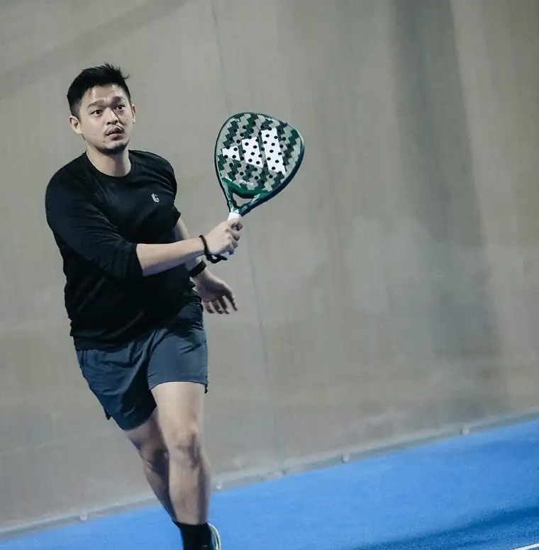 A player at PADEL 5IVE